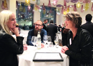 Svenja Felder stellte im Frühjahr die familienbewusste Personalführung bei TUP auf den Prüfstand. Bei der FamilyNet-Prädikats-Verleihung ist sie die erste Gratulantin.