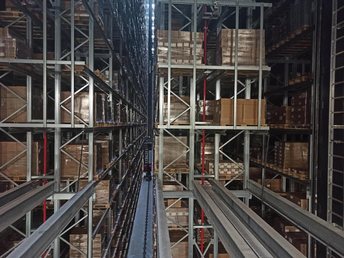View into the high-bay warehouse of the GRASS Group's Hohensems site.