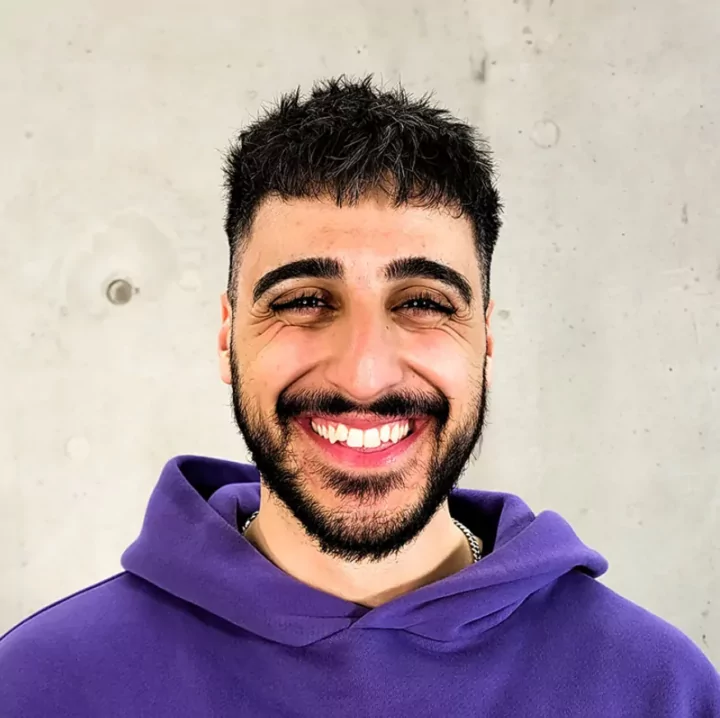 Profilbild eines lächelnden männlichen Werkstudierenden bei TUP