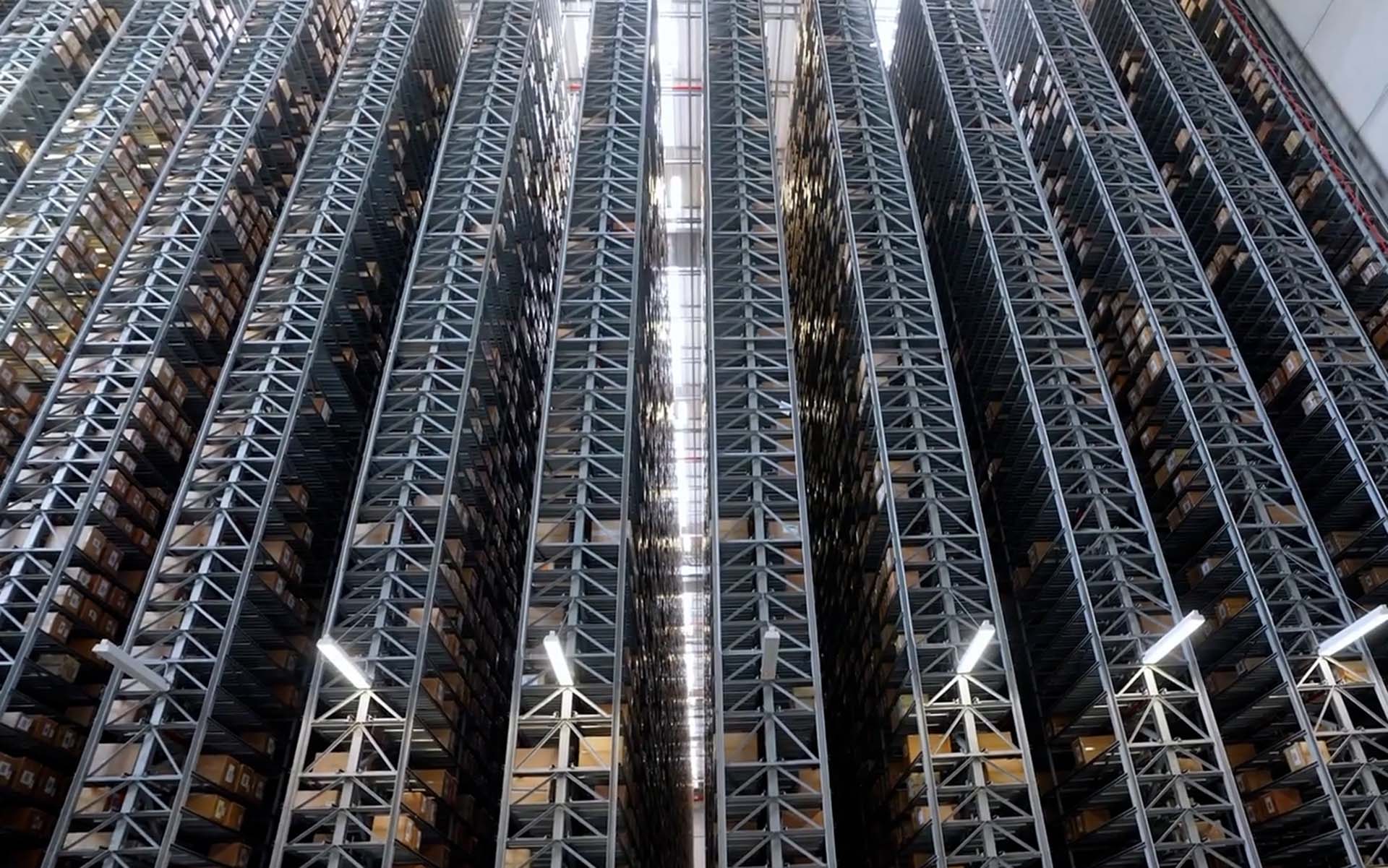 Goliath 61 - Die Projektpartner-Perspektive der Stöcklin Group zum Hermes-Projekt 2 Innenaufnahme des Hochregallagers während des Projekts Goliath 61