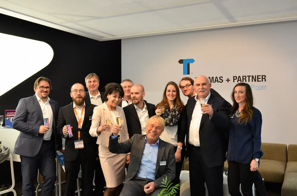 Dr-thomas-und-partner-gruppenbild-logimat2015