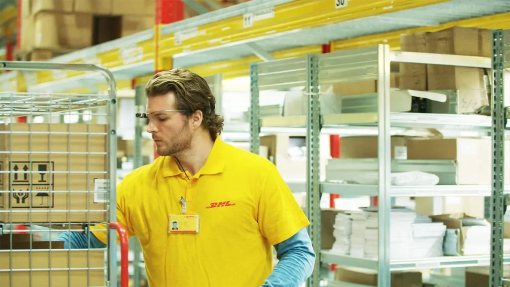 Pick-by-Vision in der Kommissionierung wird auch bei der DHL bereits erprobt.