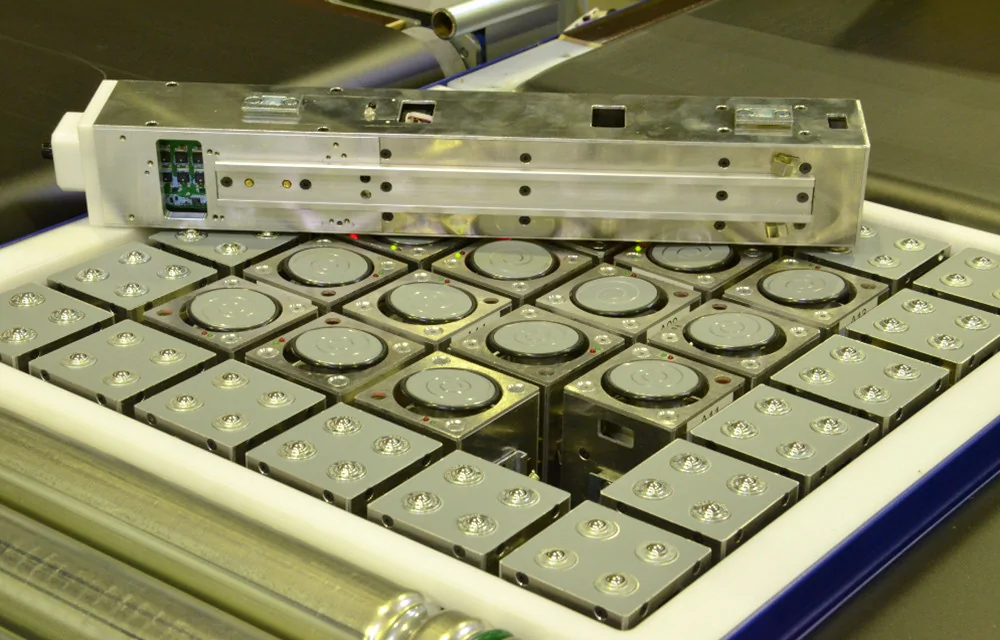 Die Fördermatrix eines vernetzten kognitiven Produktionssystems - aus dem Projekt netkoPs. Kleinste Bewegteile sind einzeln steuerbar und können zudem leicht ausgetauscht werden.