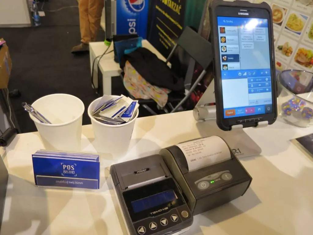 POS-System in Polen - das System wird von einem Tablet und externen Drucker unterstützt.