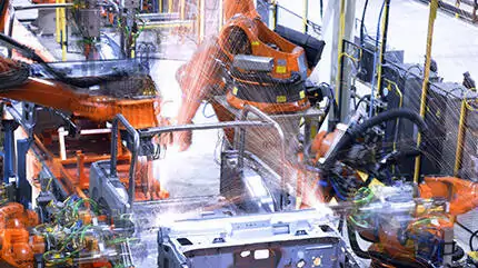 APS-Systeme planen und terminieren den Produktionsprozess in einem Zug, und zwar basierend auf vorhandenen Materialien, Arbeitskräften und Kapazitäten.