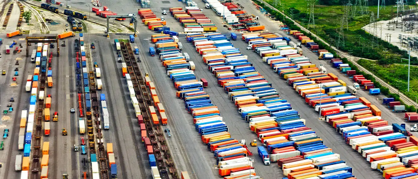 Aerial view of CSX terminal in Bedford Park Illinois by https://unsplash.com/@blueshift12