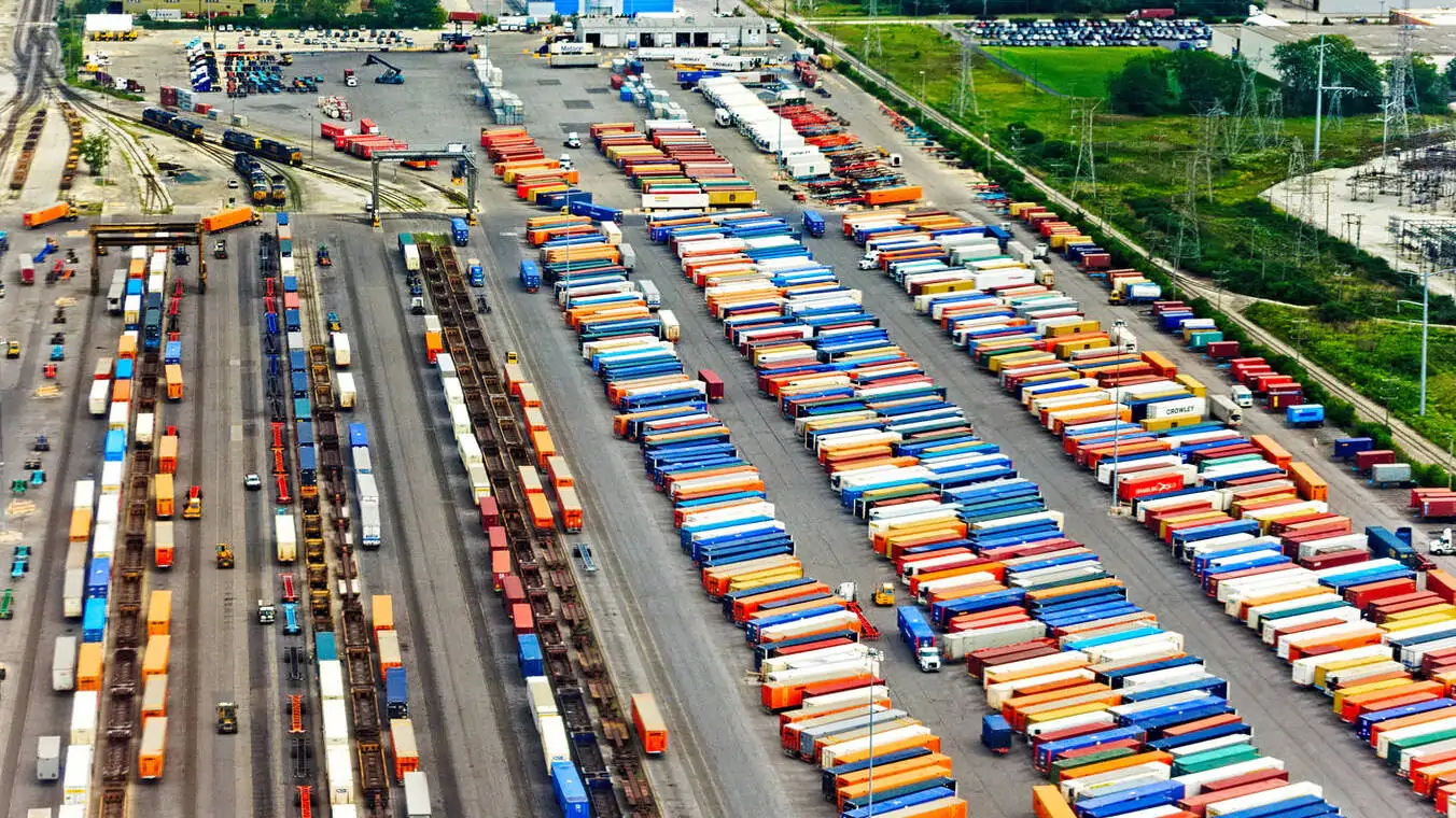 Aerial view of CSX terminal in Bedford Park Illinois by https://unsplash.com/@blueshift12