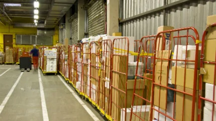 man-to-goods picking