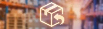 Lager als verschwommener Hintergrund und zentral im Vordergrund ein Icon für ein Paket mit einem gebogenen Pfeil der die Retoure symbolisiert